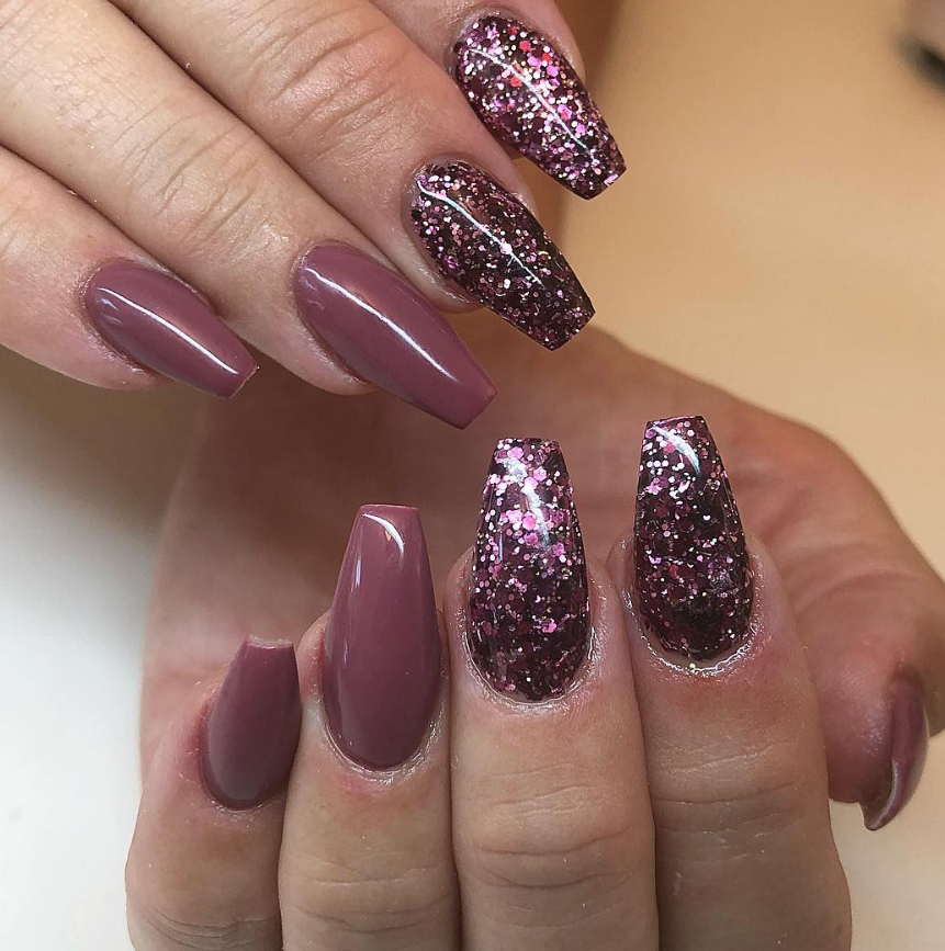 30 Chic Burgundy Nails You’ll Fall in Love With - Page 17 of 30 ...
