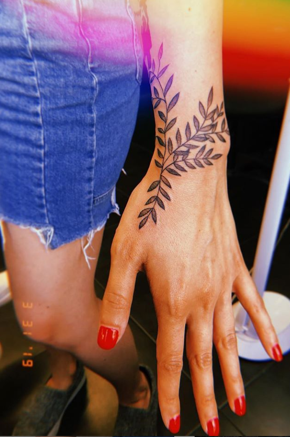 20 Pretty Small Wrist Placement Tattoo Ideas For Woman - Fashionsum