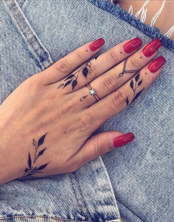 45 Meaningful Tiny Finger Tattoo Ideas Every Woman Eager To Paint ...