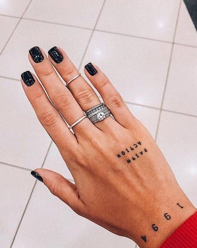 45 Meaningful Tiny Finger Tattoo Ideas Every Woman Eager To Paint 