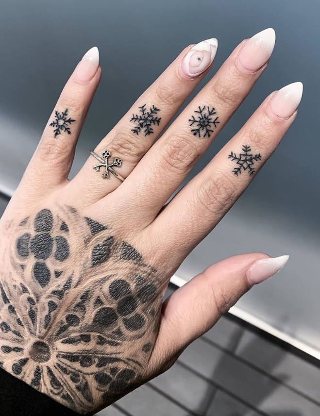 15 Pretty Small Finger Tattoo Ideas For Woman - Page 4 of ...