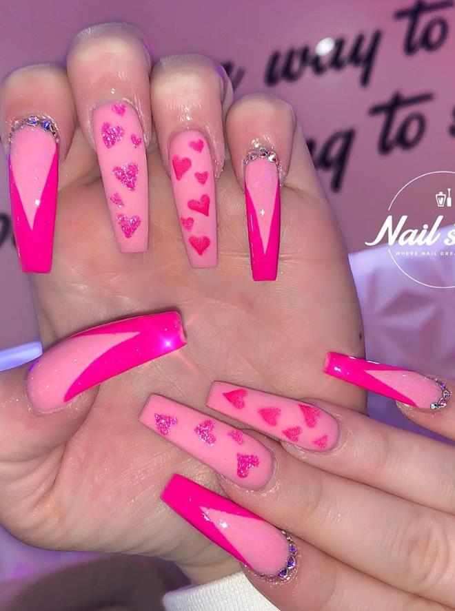 23 Romatic Heart Manicure Nails Design For Valentine's Nails -Coffin