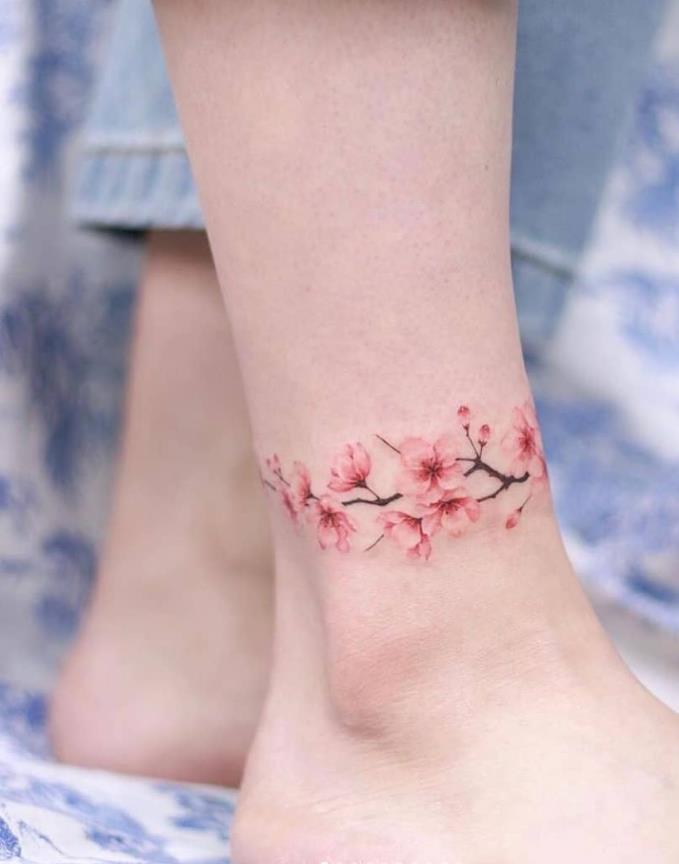 30 Beautigul Tiny Foot Tattoo Design For Your First Tattoo Placement For Woman