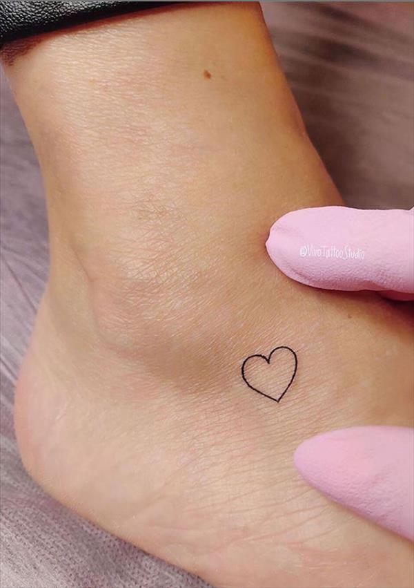 24 Simple Small Heart Tattoo Design For Woman On Valentine's Day To