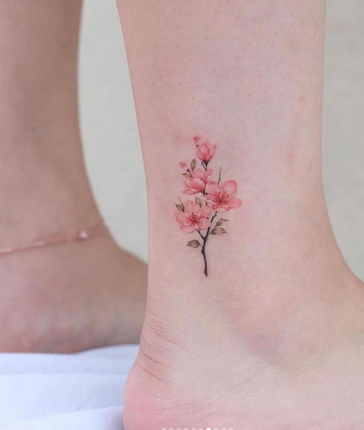 30 Beautigul Tiny Foot Tattoo Design For Your First Tattoo Placement For Woman