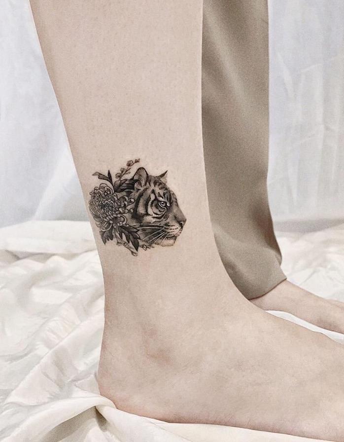 30 Beautigul Tiny Foot Tattoo Design For Your First Tattoo Placement For Woman