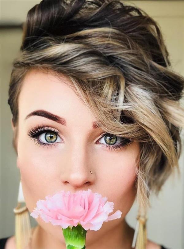 27 Trendy Short Haircut Ideas For Woman 2020