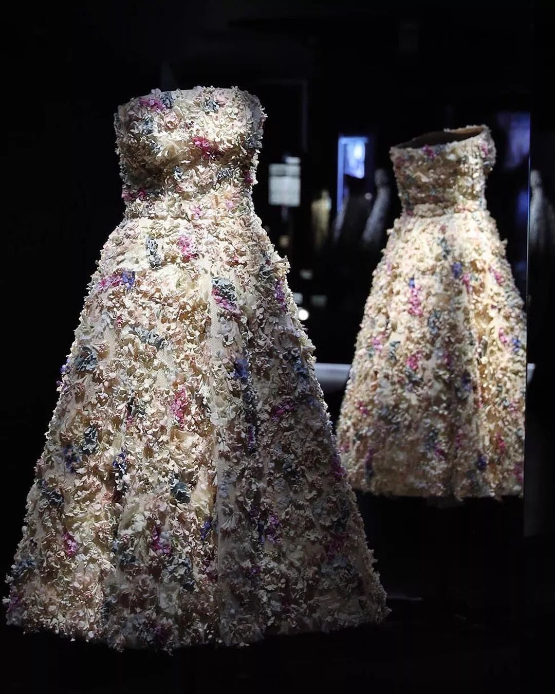 为什么说穿上Dior裙子是每个女孩的梦想？