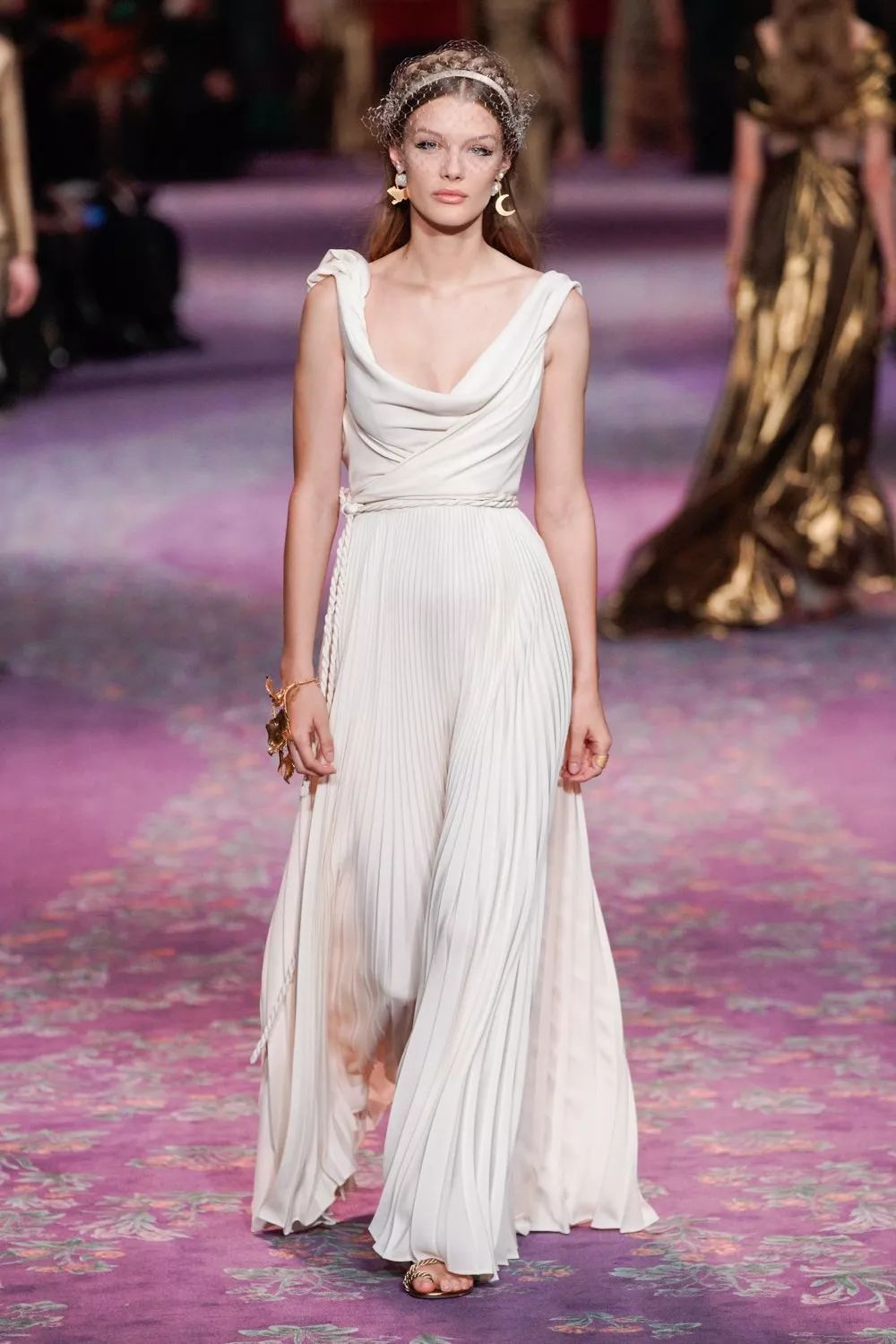 Why Is It Every Girl's Dream To Wear Awesome Dior Dress? - Fashionsum