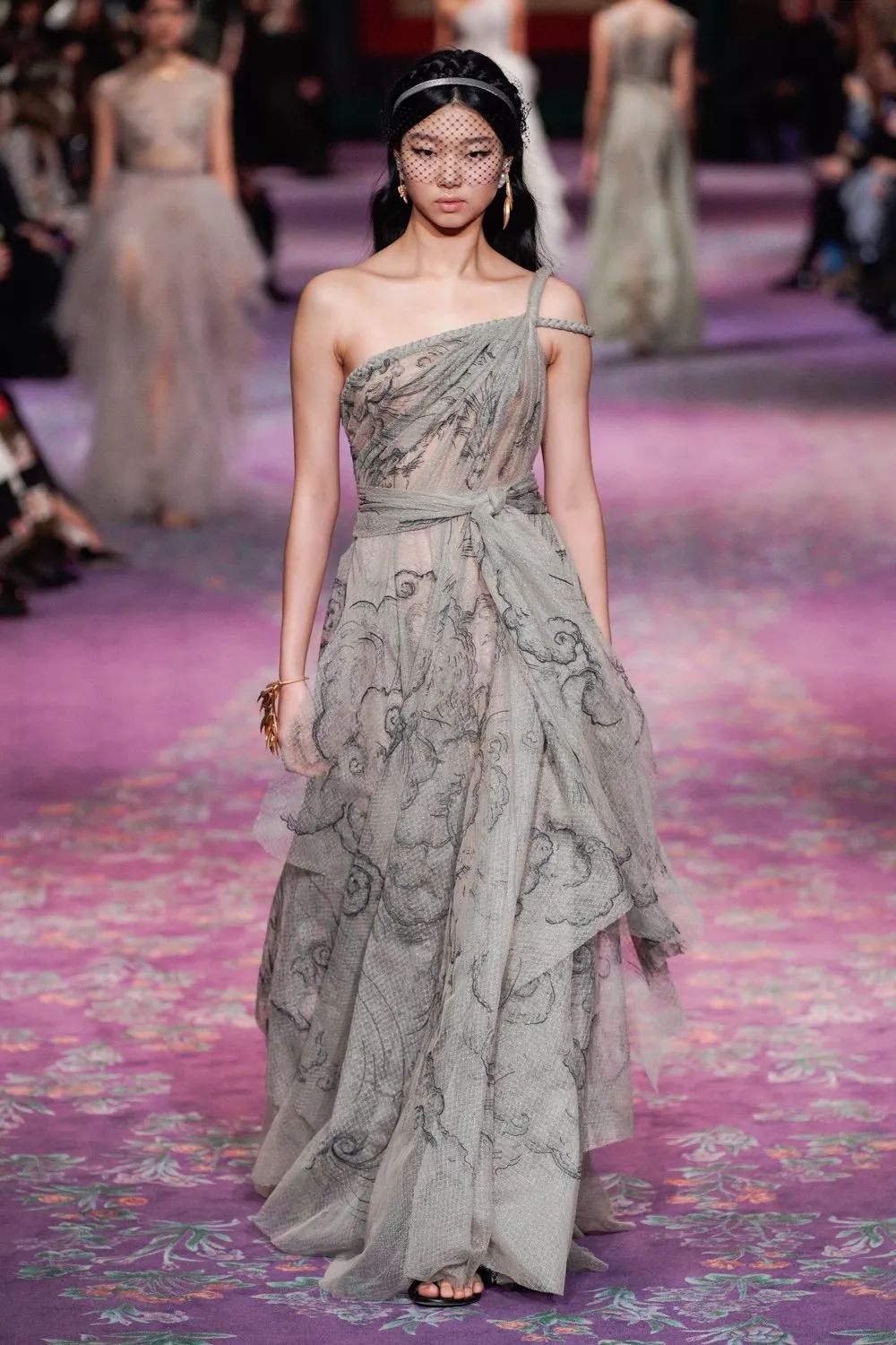 Why Is It Every Girl's Dream To Wear Awesome Dior Dress? - Fashionsum