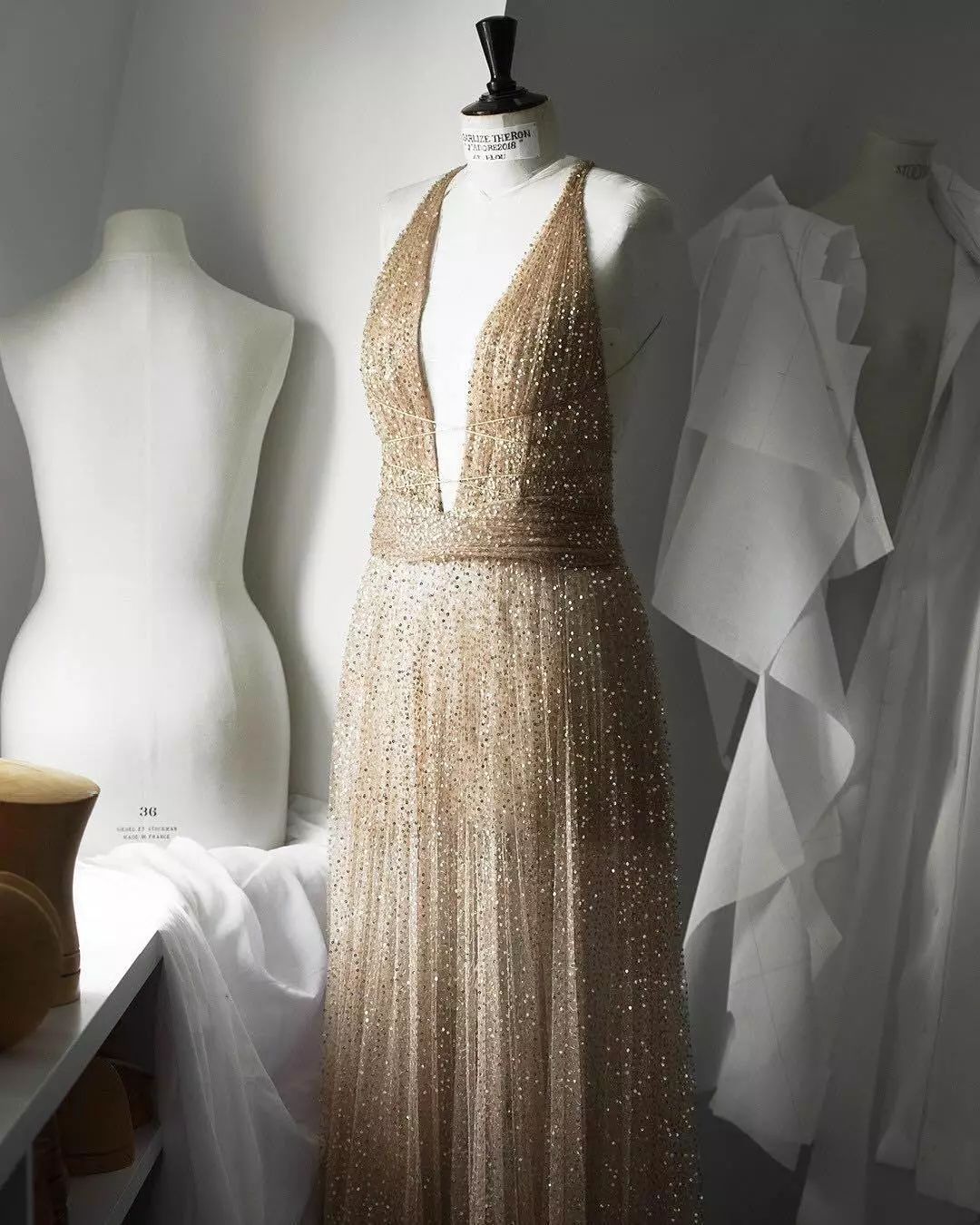 为什么说穿上Dior裙子是每个女孩的梦想？