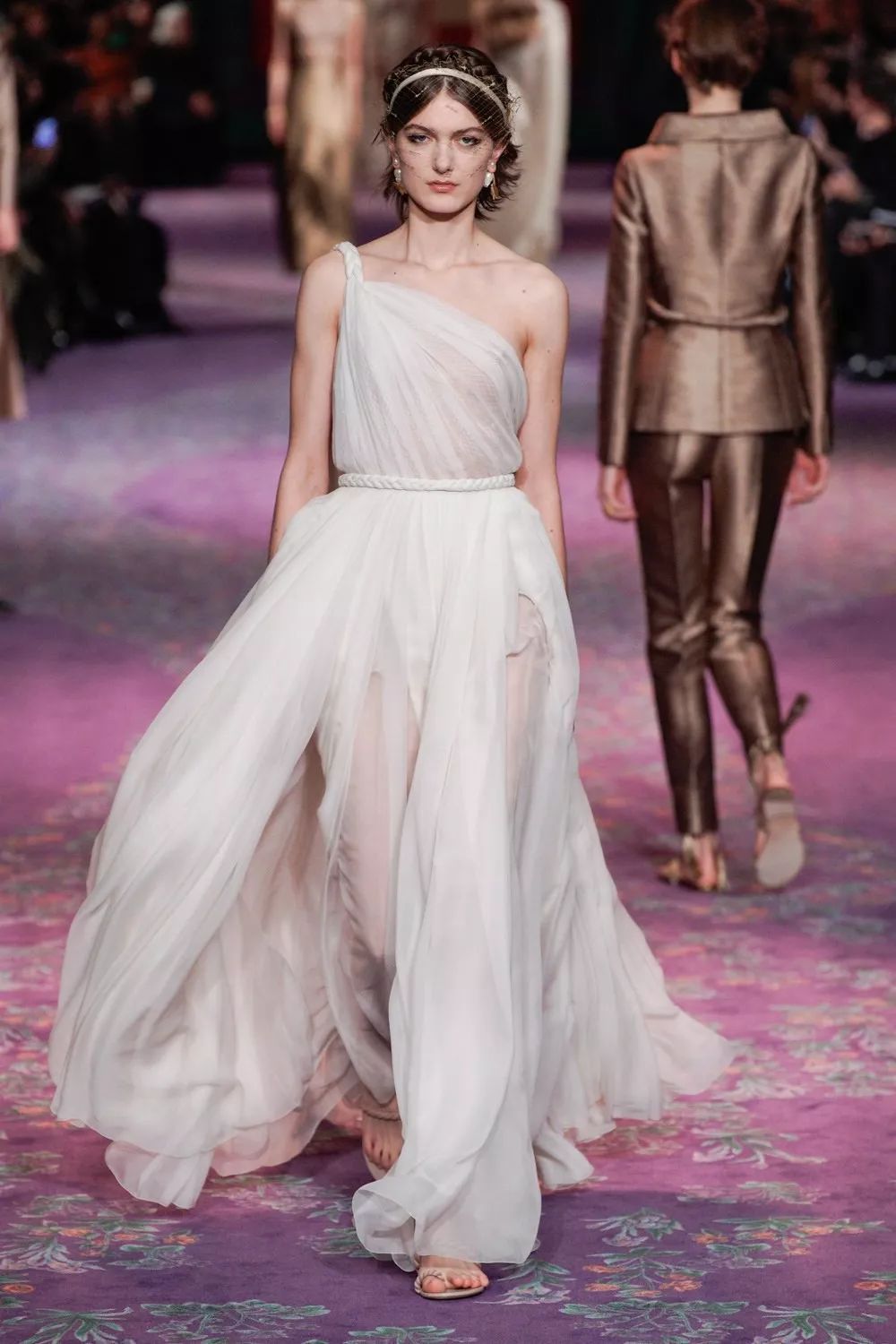 Why Is It Every Girl's Dream To Wear Awesome Dior Dress? - Fashionsum