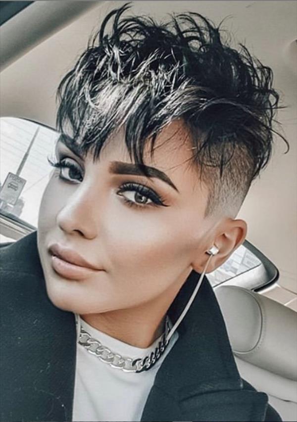 How To Be Cool Woman? Try These Chic Short Pixie Hairstyle Right Now ...