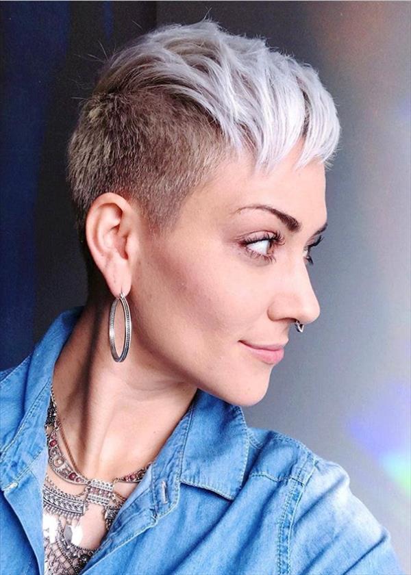 How To Be Cool Woman? Try These Chic Short Pixie Hairstyle Right Now ...