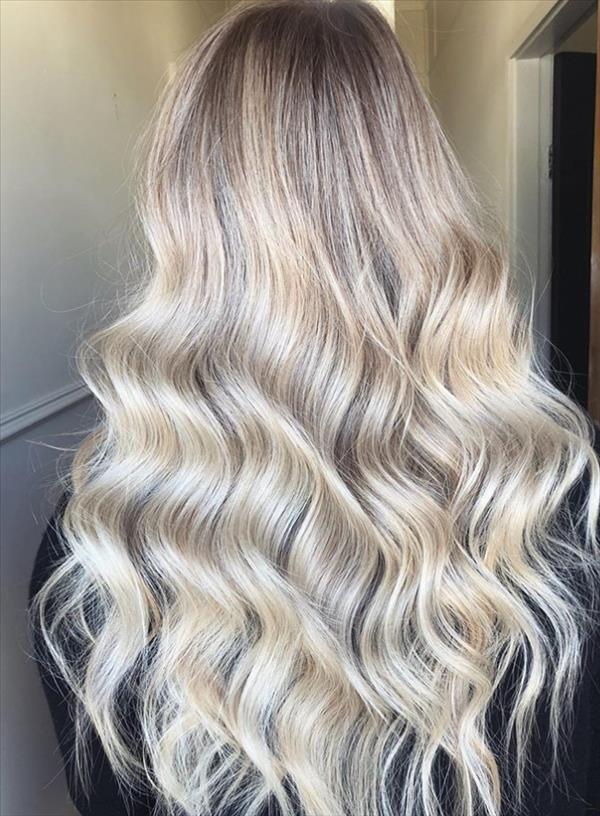 49 Flirty white wavy hairstyle for long hair and medium-length hair