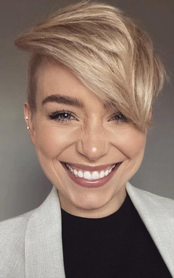 40 Chic Female Short Hairstyle Design To Be Cool