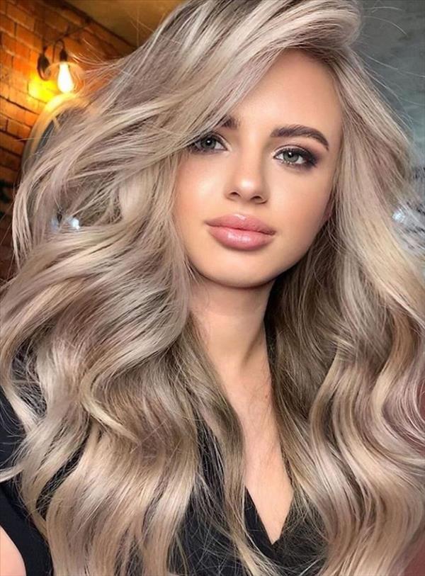 49 Flirty white wavy hairstyle for long hair and medium ...