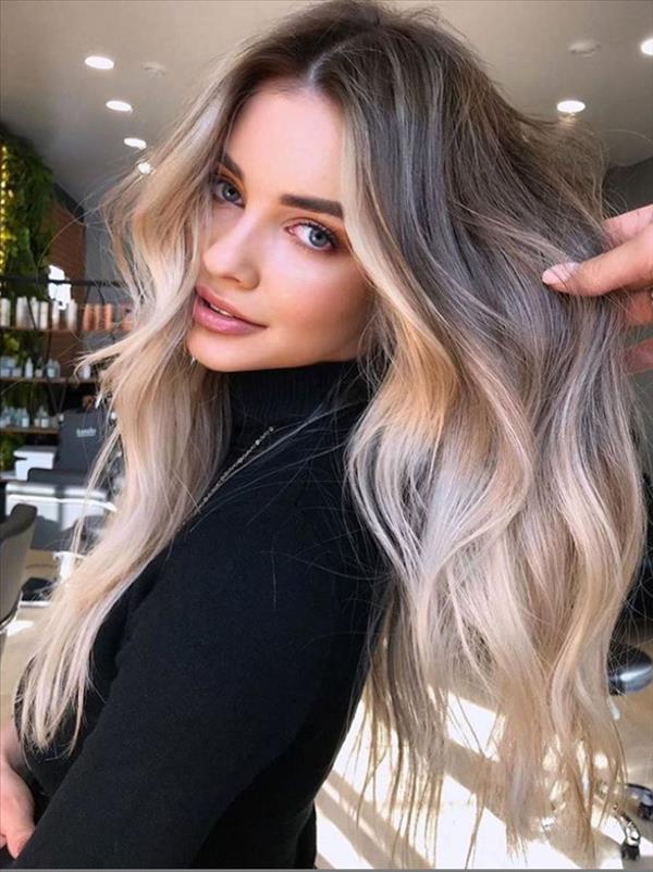 49 Flirty white wavy hairstyle for long hair and medium-length hair ...