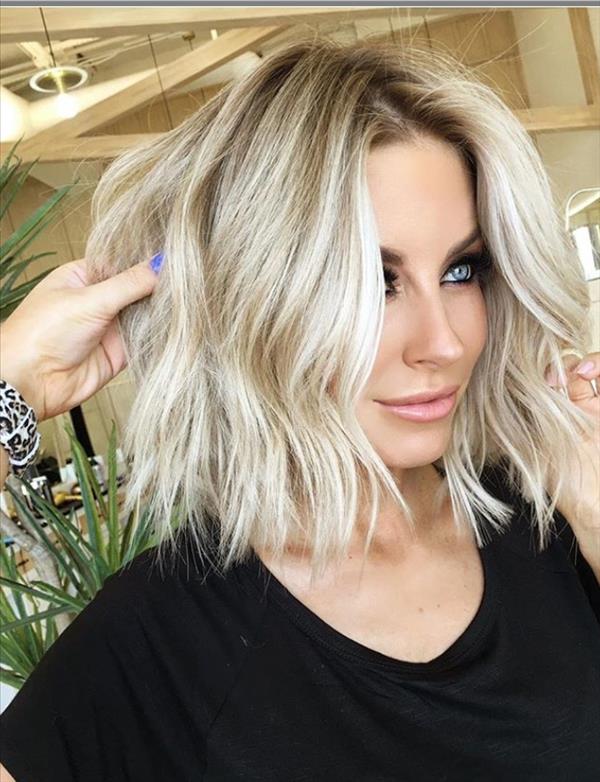 25 Mid-Length Blonde Hairstyles To Show Your Stylist Pronto