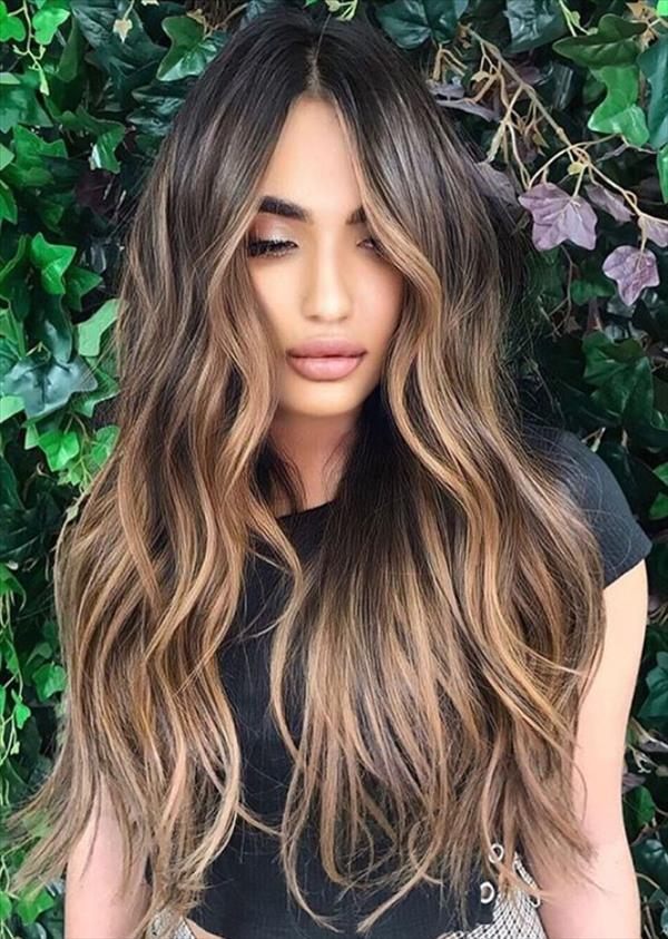 49 Flirty white wavy hairstyle for long hair and medium-length hair