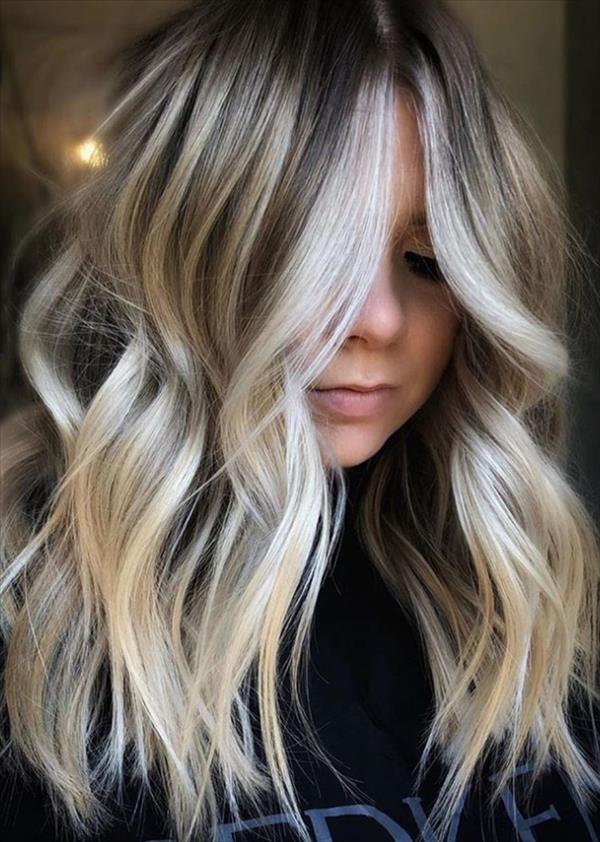 49 Flirty white wavy hairstyle for long hair and medium-length hair ...