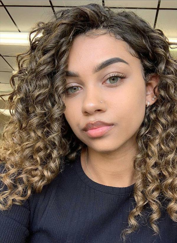 20 Sexy Curly Hairstyle For White Girls 2020 Fashionsum 