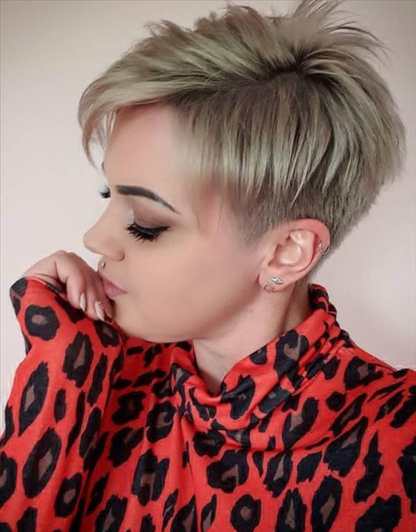 Girls with short hair are not only cute but also cool!