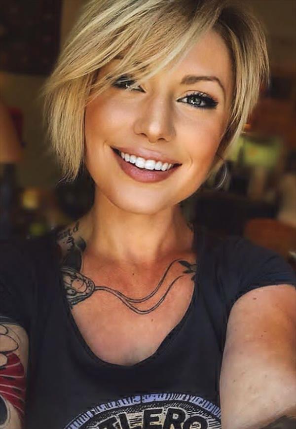 Girls with short hair are not only cute but also cool!