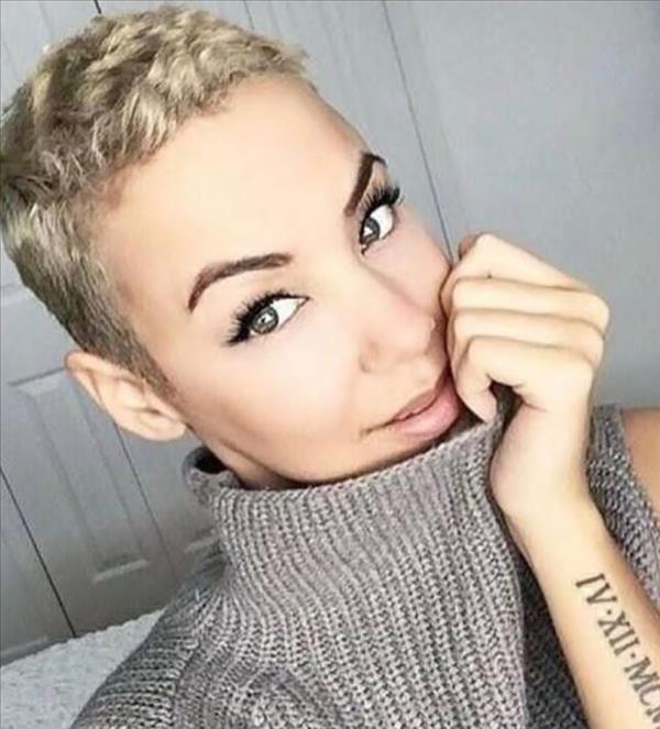 Girls with short hair are not only cute but also cool!