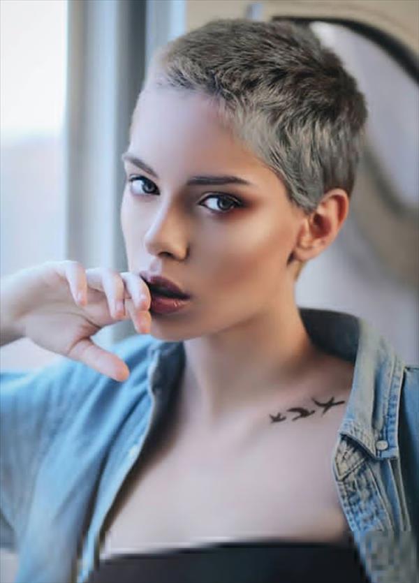 Girls with short hair are not only cute but also cool!