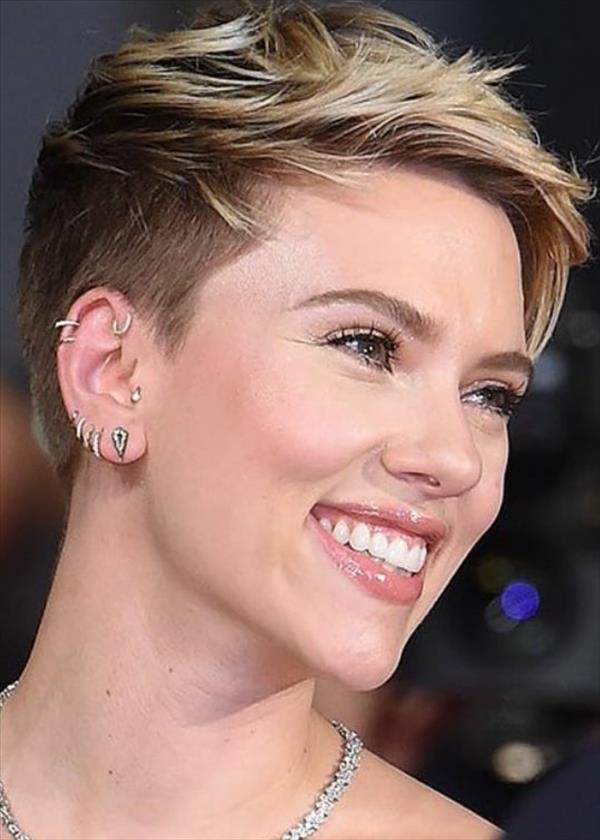 Girls with short hair are not only cute but also cool!