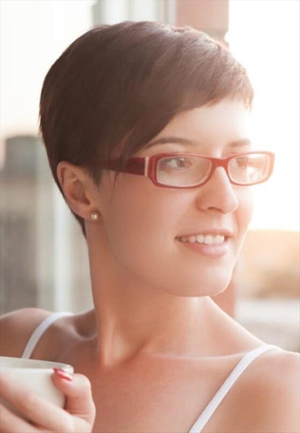 Trendy short pixie haircut design for woman, hot and chic this summer!