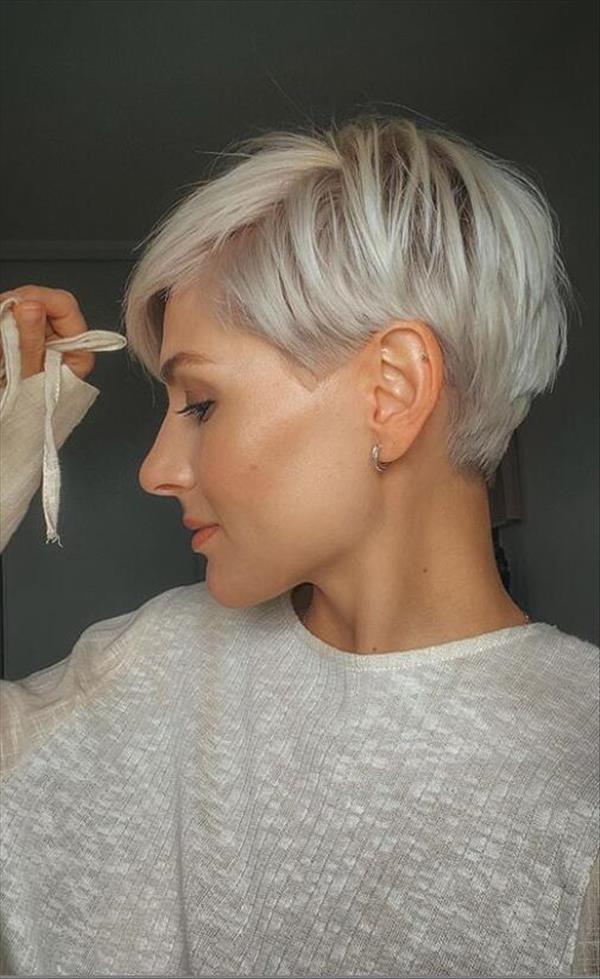 Trendy short pixie haircut design for woman, hot and chic this summer!