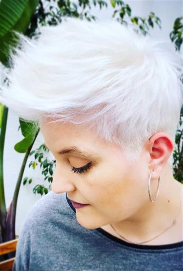 Trendy short pixie haircut design for woman, hot and chic this summer!