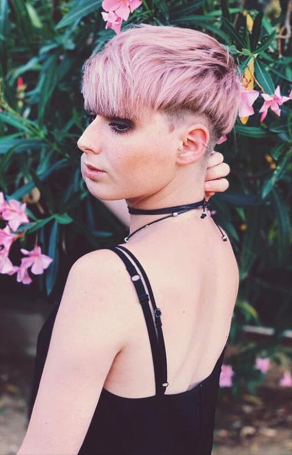 Trendy short pixie haircut design for woman, hot and chic this summer!