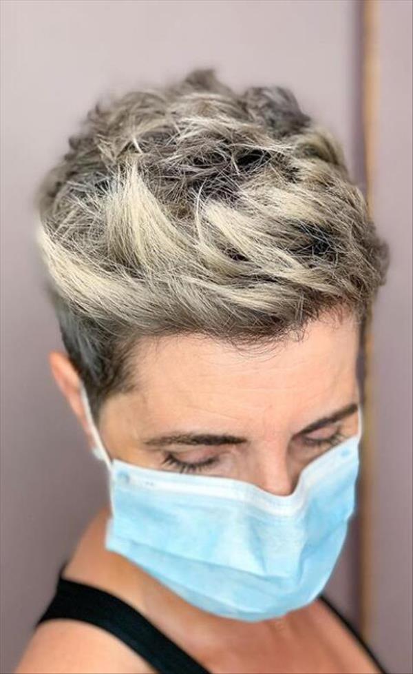 Trendy short pixie haircut design for woman, hot and chic this summer!