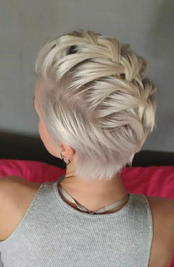 Trendy short pixie haircut design for woman, hot and chic this summer!