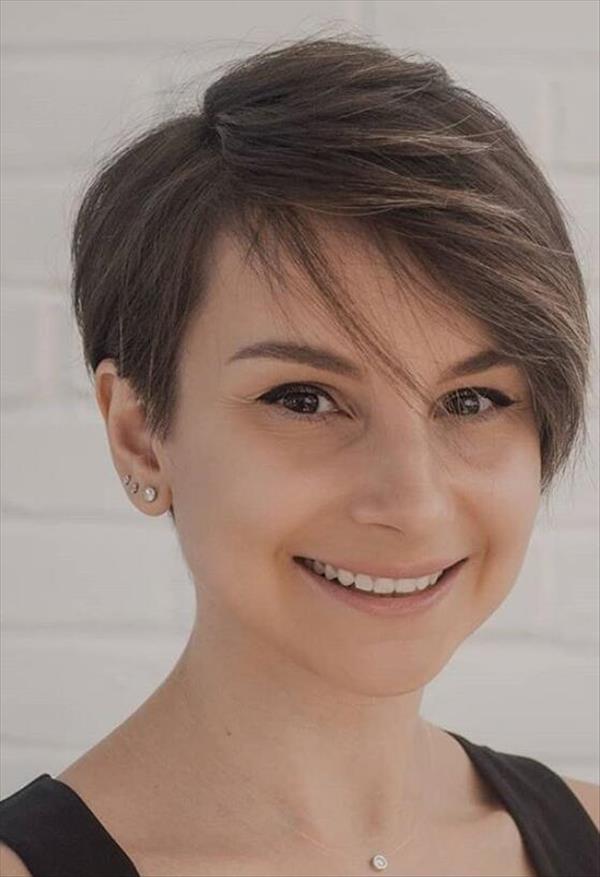 Trendy short pixie haircut design for woman, hot and chic this summer!