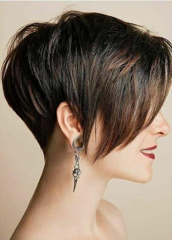 Trendy short pixie haircut design for woman, hot and chic this summer!