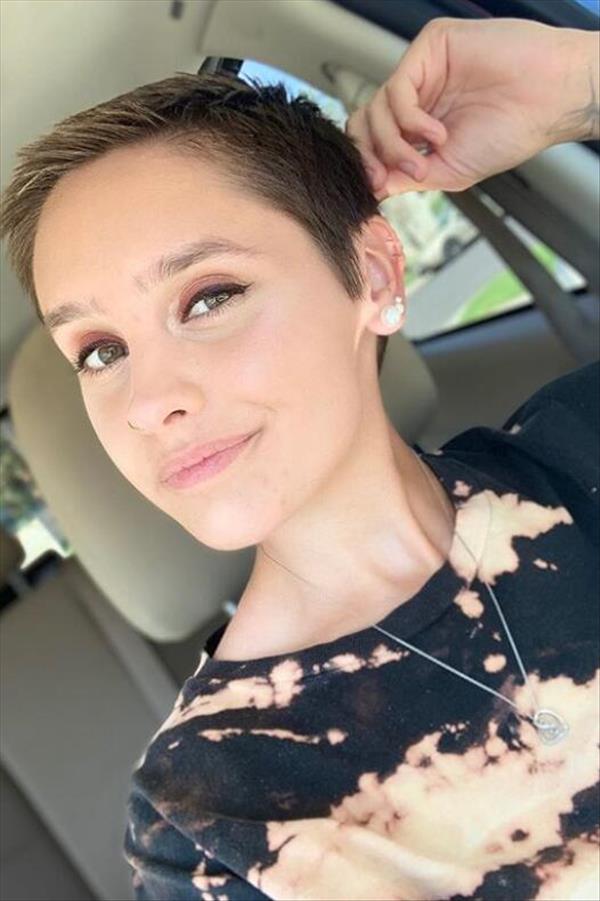 Trendy short pixie haircut design for woman, hot and chic this summer!