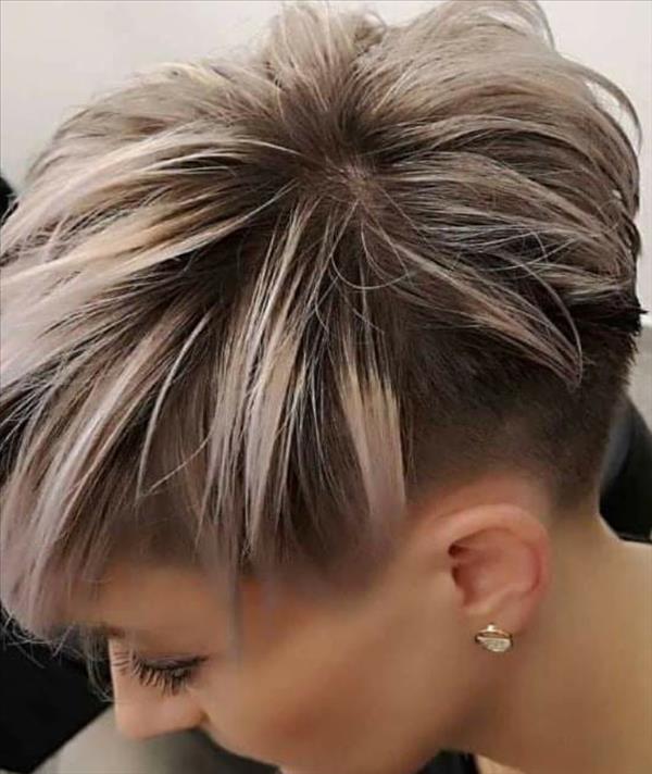 The most fashionable woman short hairstyle for age reduction in 2020