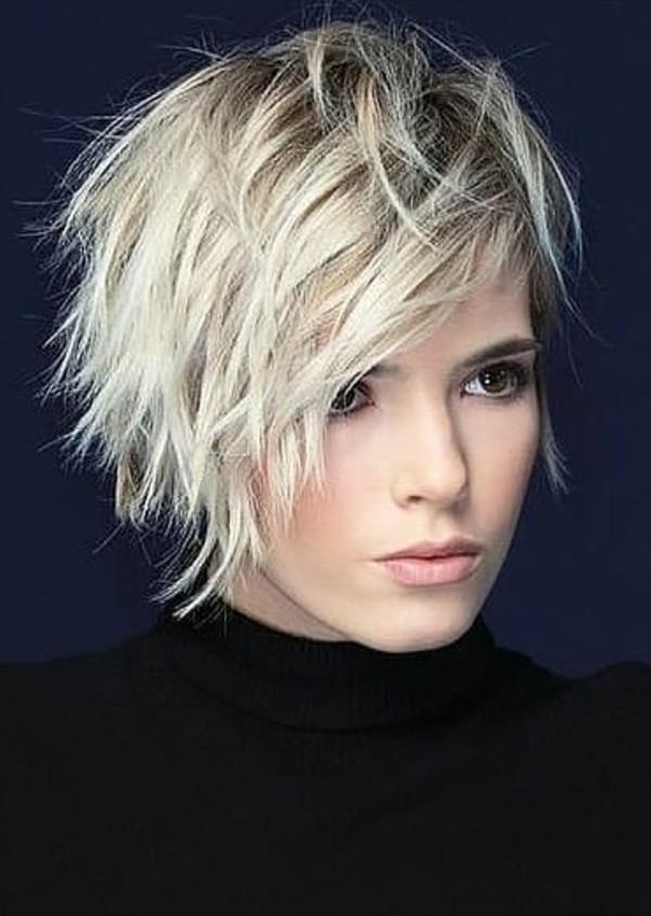 The most fashionable woman short hairstyle for age reduction in 2020