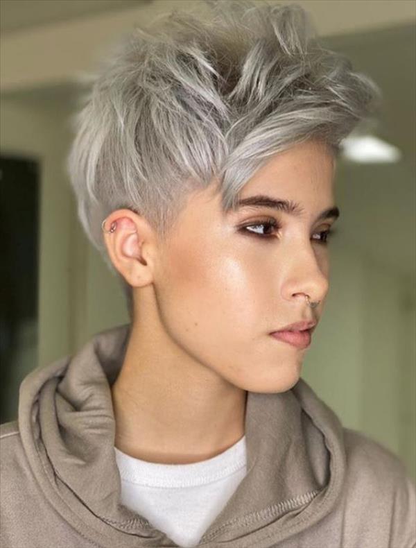 The most fashionable woman short hairstyle for age reduction in 2020