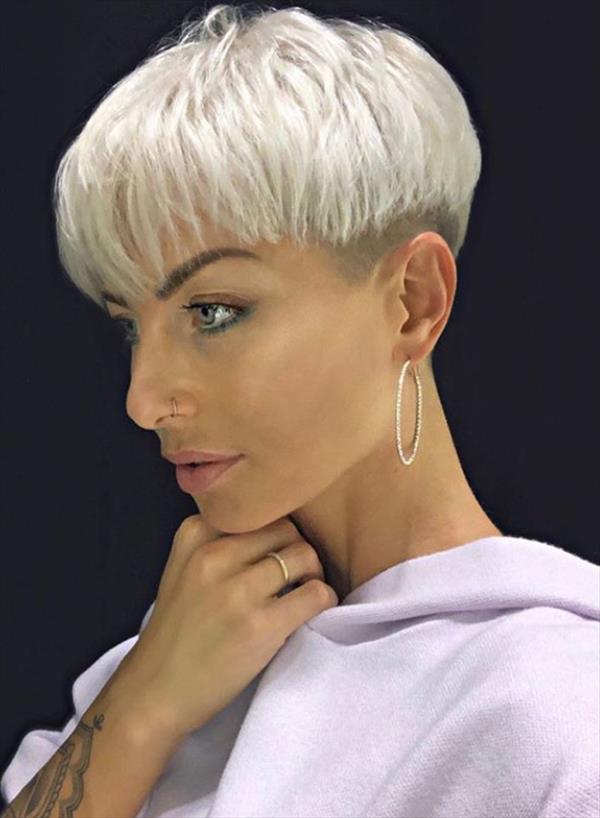 The most fashionable woman short hairstyle for age reduction in 2020