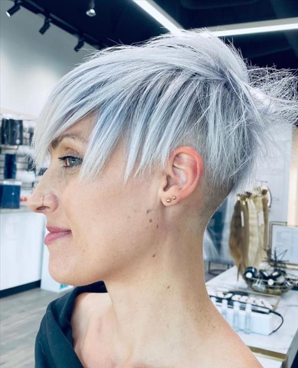 The most fashionable woman short hairstyle for age reduction in 2020