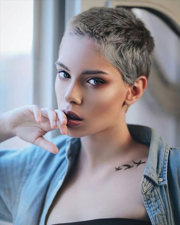 The most fashionable woman short hairstyle for age reduction in 2020