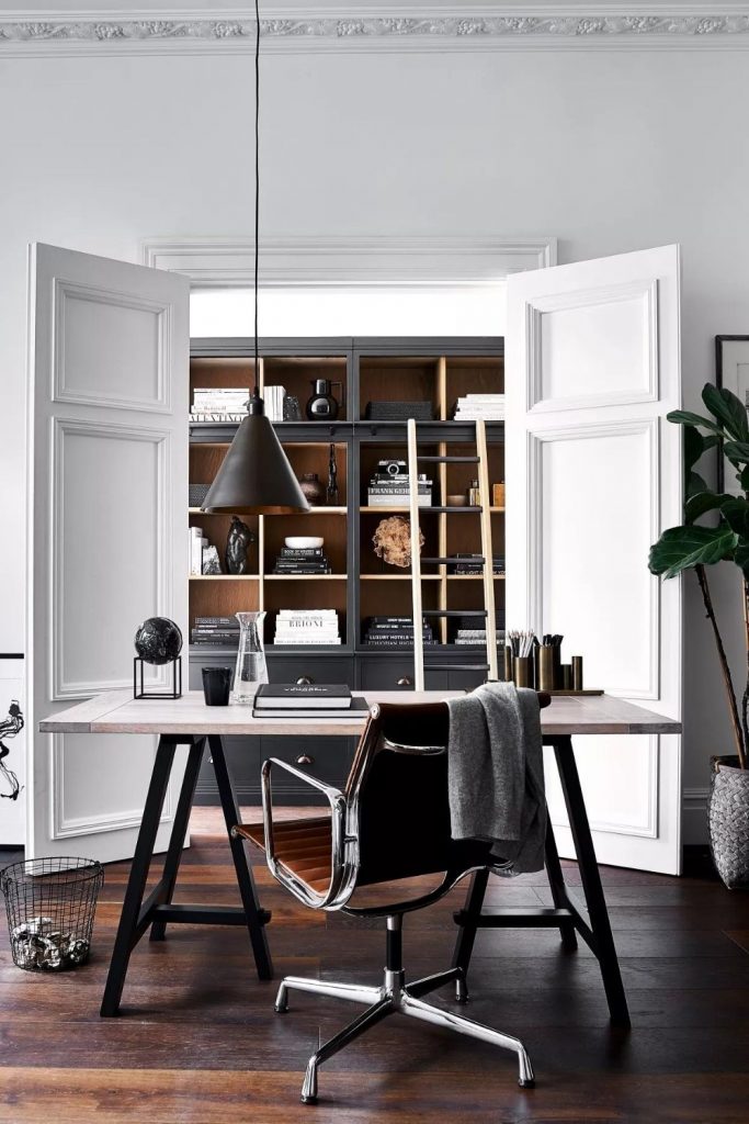 Brilliant home office bookshelves ideas to create a cozy workspace!