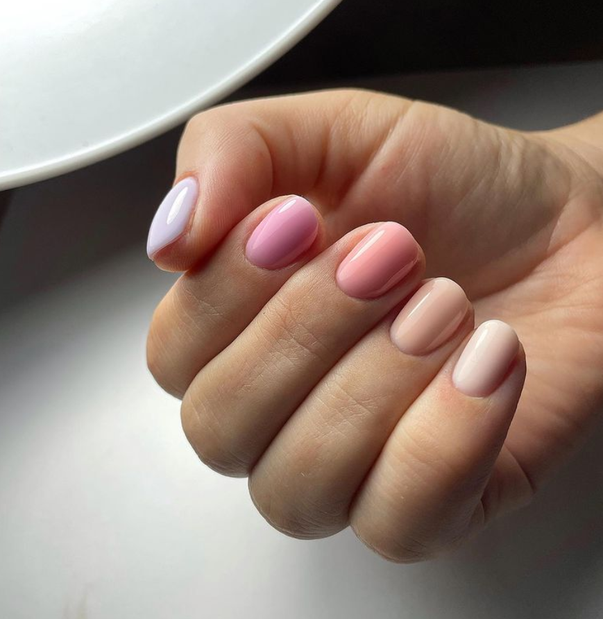 Short acrylic nails show off your beauty with