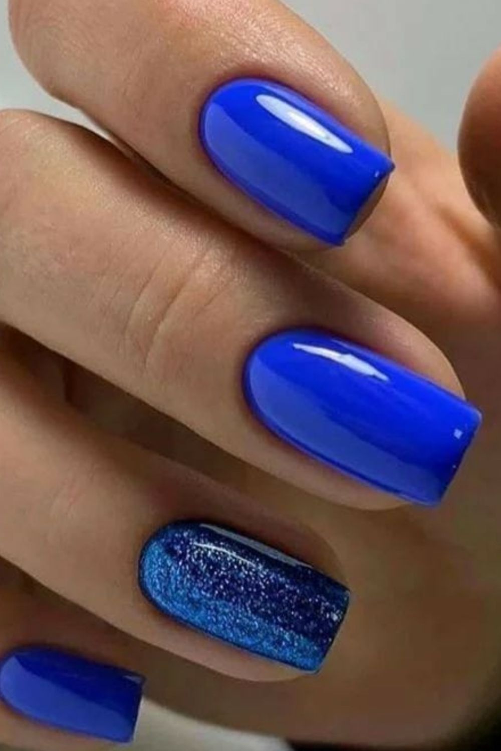 Glitter short square nails for winter nail ideas 2021