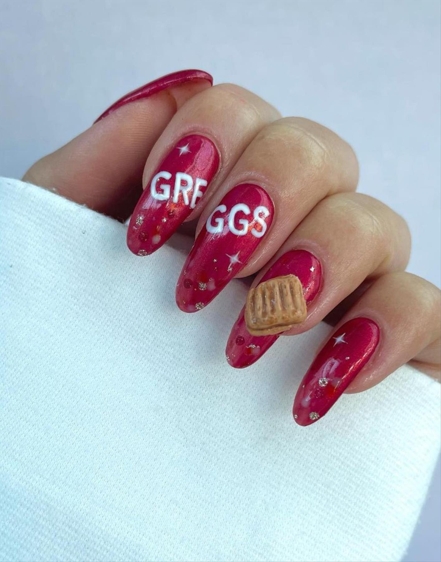 Best Christmas nail design ideas 2021 to try